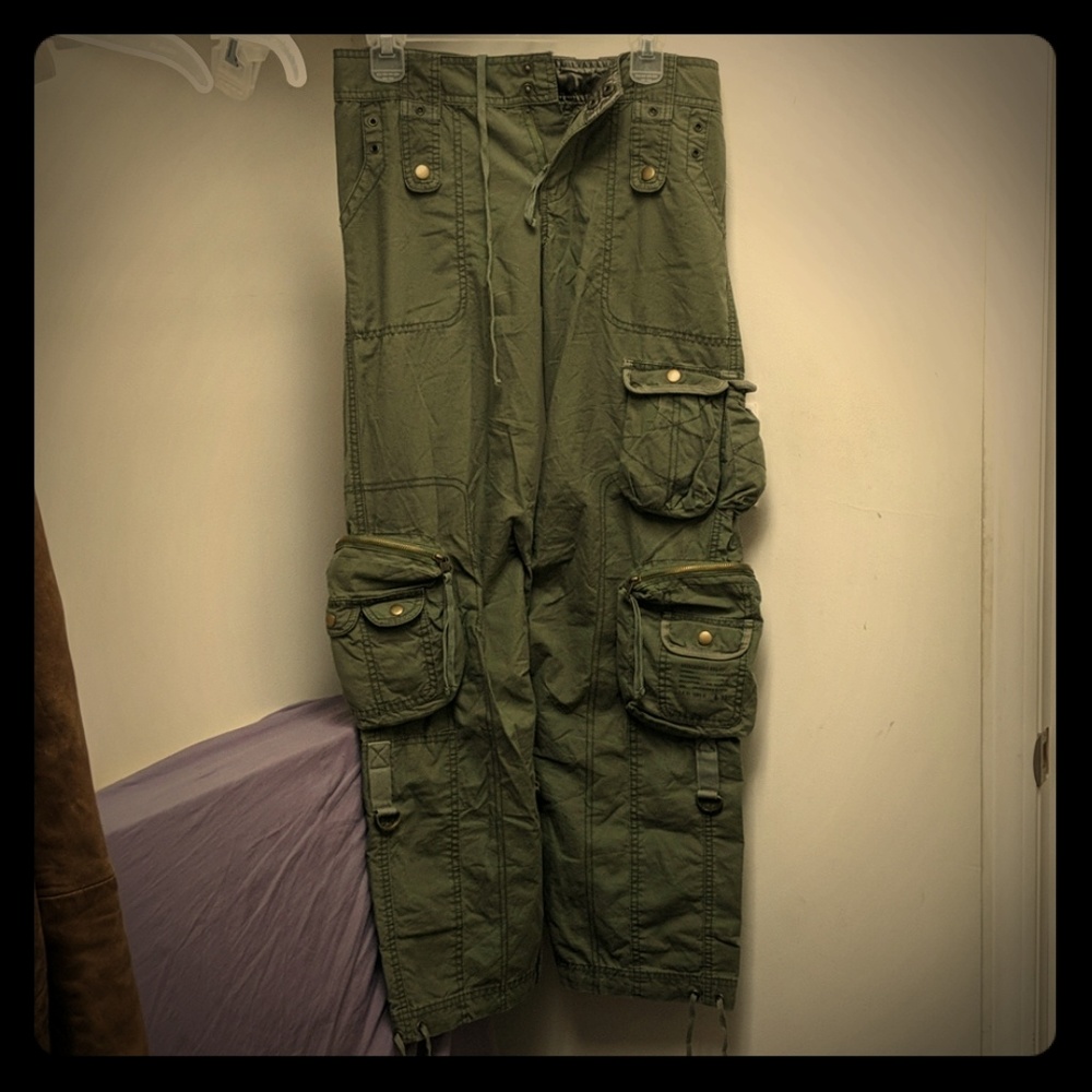 Abercrombie & Fitch Women's cargo green pants